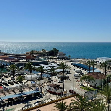 Beachfront Apartment With Terrace And Seaviews Фуeнхирола Екстериор снимка