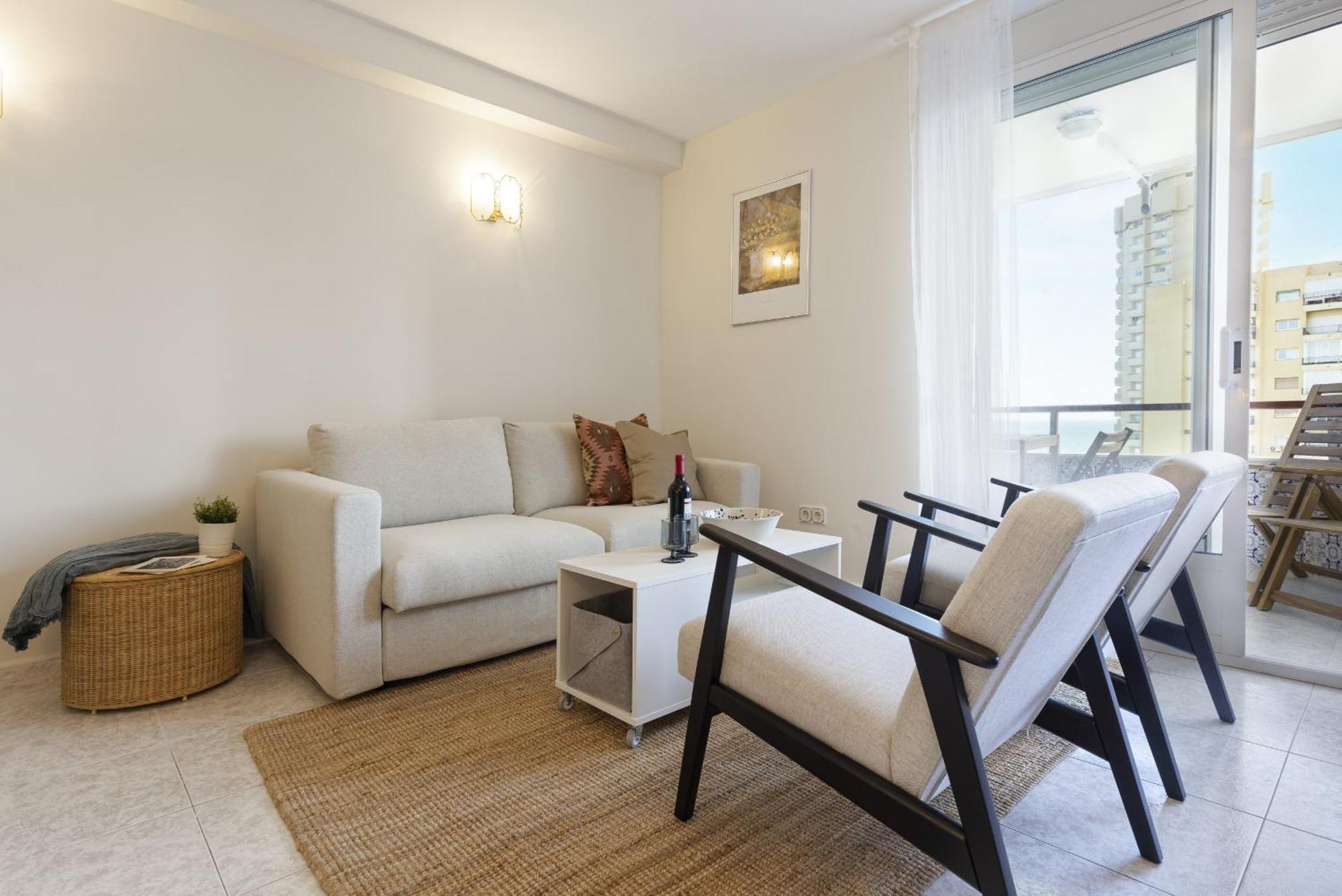 Beachfront Apartment With Terrace And Seaviews Фуeнхирола Екстериор снимка