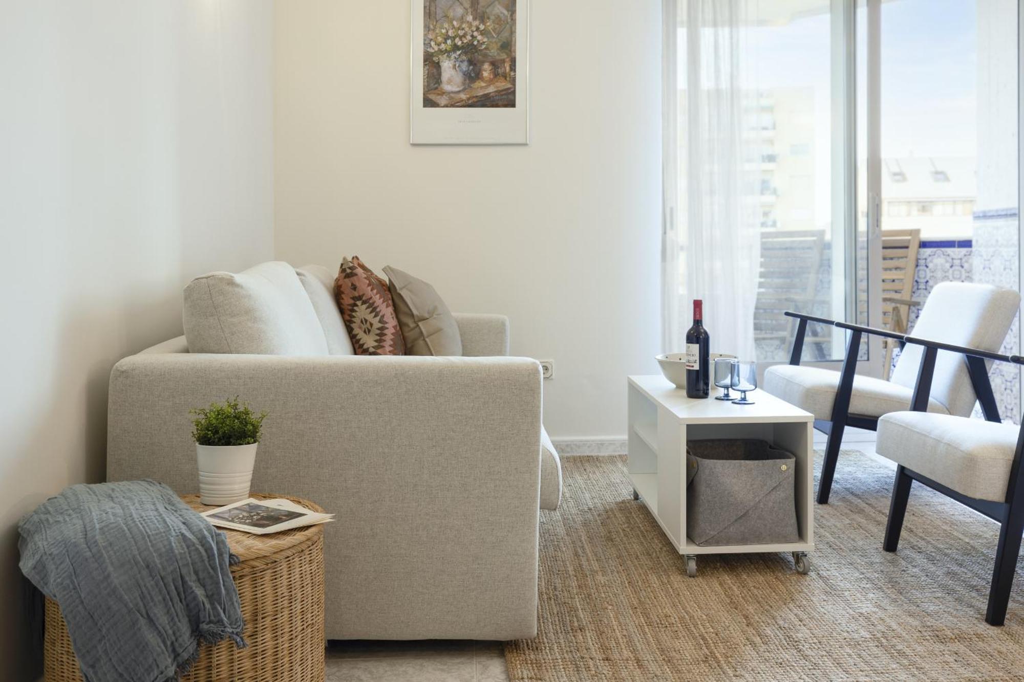 Beachfront Apartment With Terrace And Seaviews Фуeнхирола Екстериор снимка