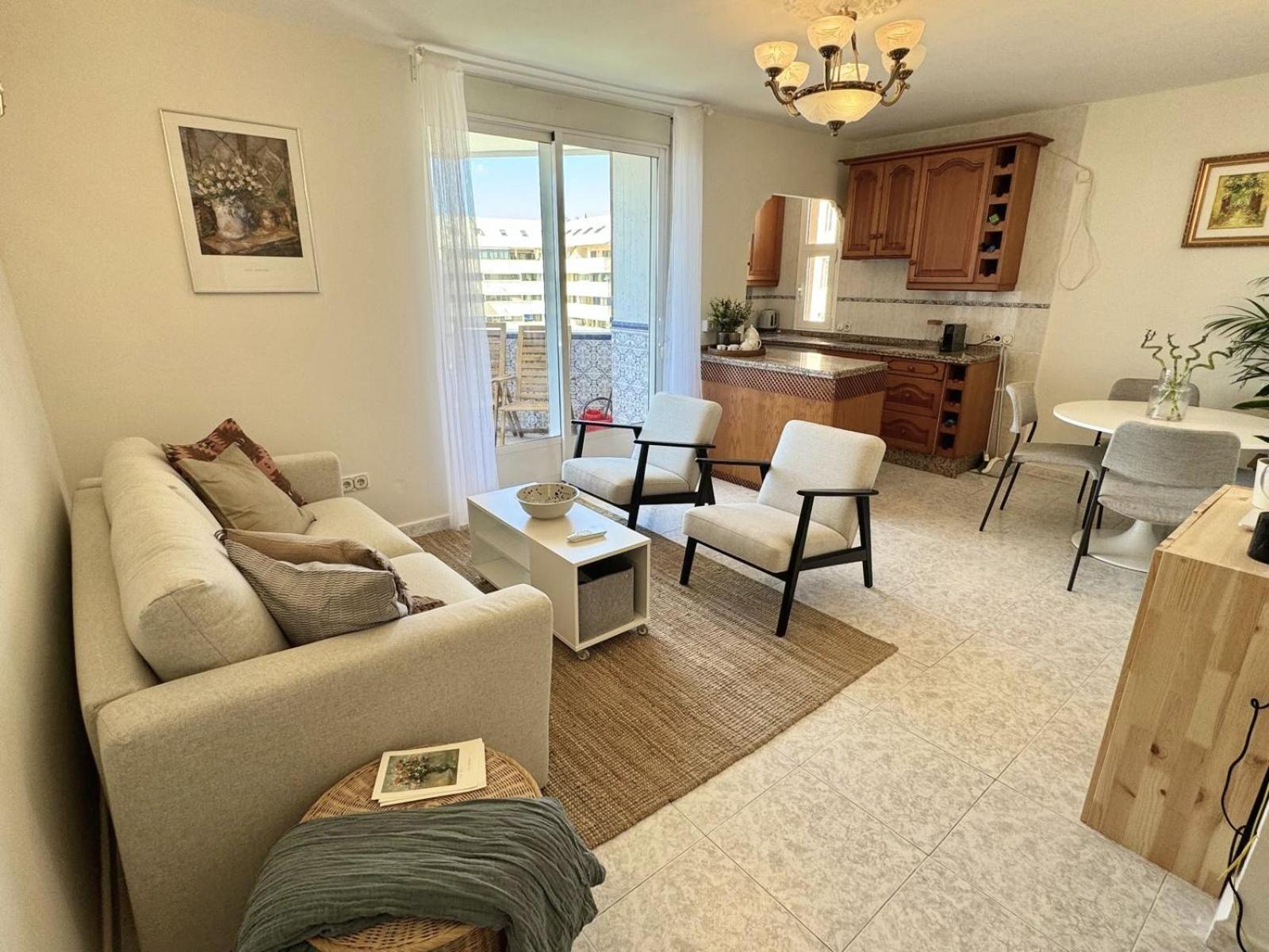 Beachfront Apartment With Terrace And Seaviews Фуeнхирола Екстериор снимка