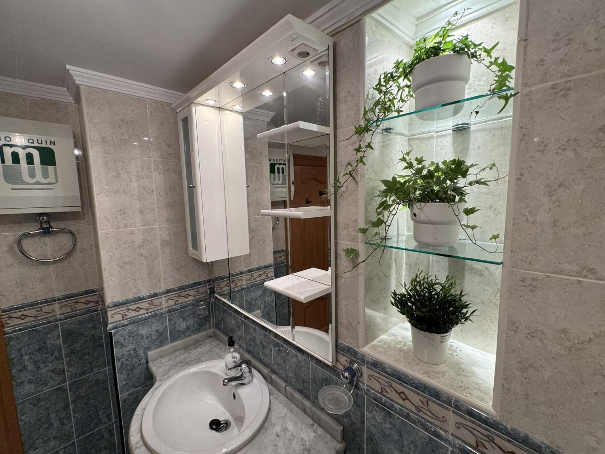 Beachfront Apartment With Terrace And Seaviews Фуeнхирола Екстериор снимка